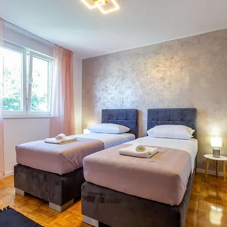 Apolon 2bdr With Balcony Apartman