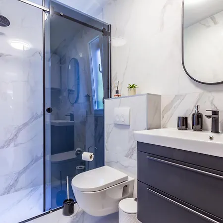 Apolon 2bdr With Balcony Apartman