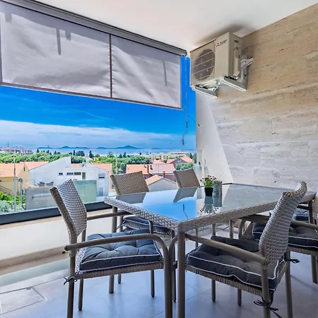 Apolon 2bdr With Balcony Apartman