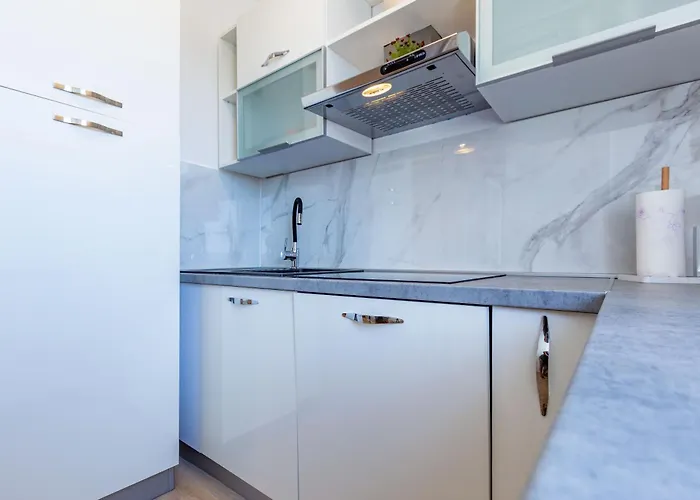 Apolon 2bdr With Balcony Apartamento