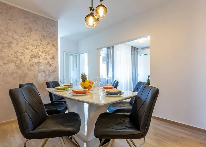 Apolon 2bdr With Balcony Zadar
