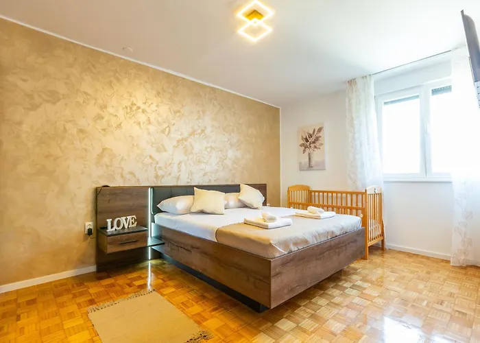 Apolon 2bdr With Balcony Apartamento Zadar