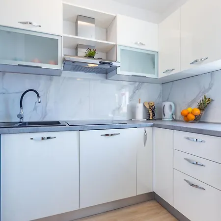 Apolon 2bdr With Balcony Apartment
