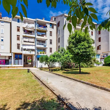 Apolon 2bdr With Balcony Apartment Zadar