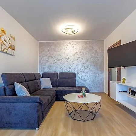 Apolon 2bdr With Balcony Διαμέρισμα