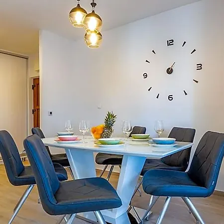 Apolon 2bdr With Balcony Διαμέρισμα *