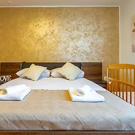 Apolon 2bdr With Balcony Ζαντάρ