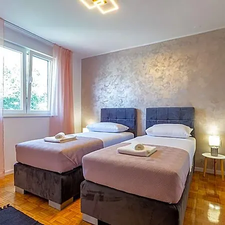Apolon 2bdr With Balcony