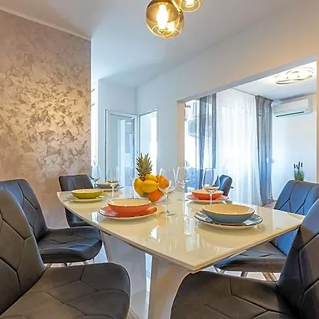 Apolon 2bdr With Balcony Διαμέρισμα *