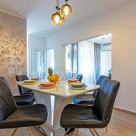 Apolon 2bdr With Balcony Διαμέρισμα