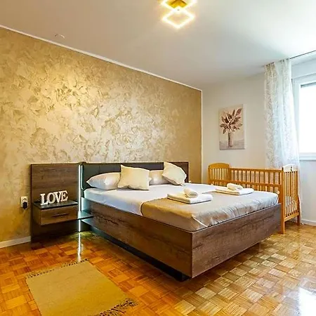 Apolon 2bdr With Balcony Διαμέρισμα