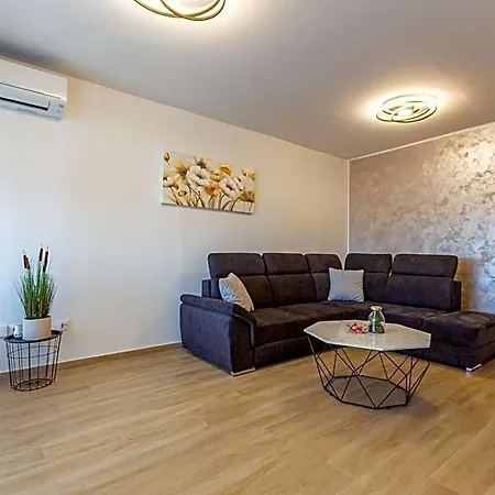 Apolon 2bdr With Balcony Διαμέρισμα Ζαντάρ