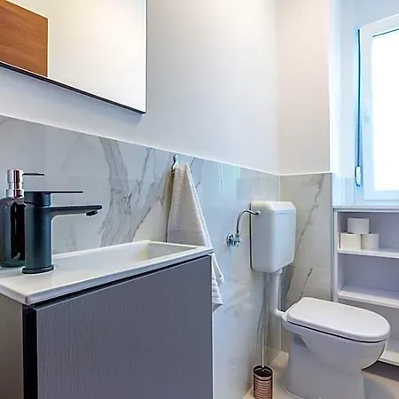 Apolon 2bdr With Balcony Διαμέρισμα