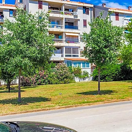 Apolon 2bdr With Balcony Ζαντάρ