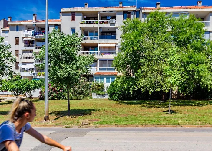 Apolon 2bdr With Balcony Apartman *