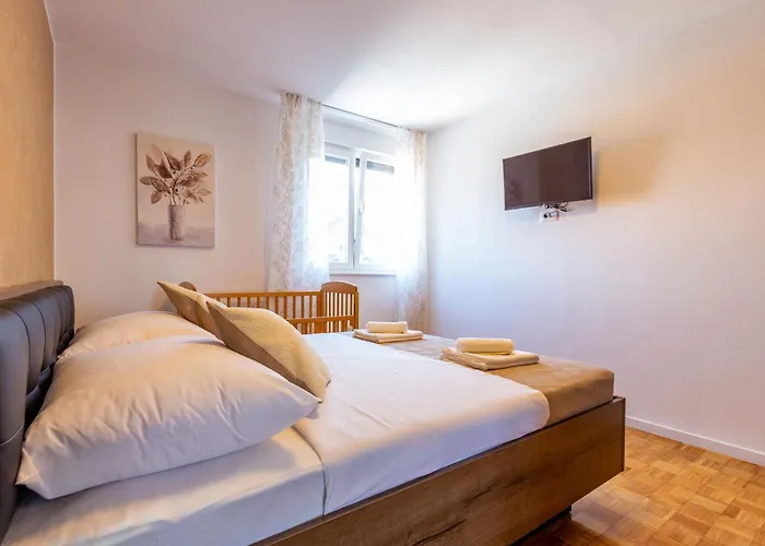 Apolon 2bdr With Balcony *