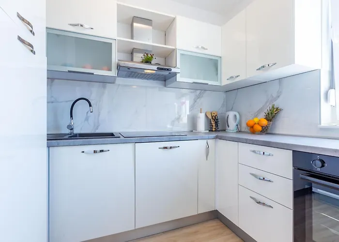 Apolon 2bdr With Balcony Apartman