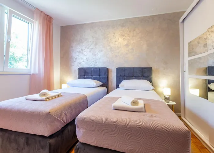 Apolon 2bdr With Balcony Apartman *