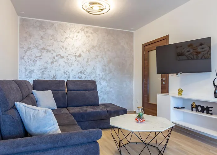 Apolon 2bdr With Balcony Apartman