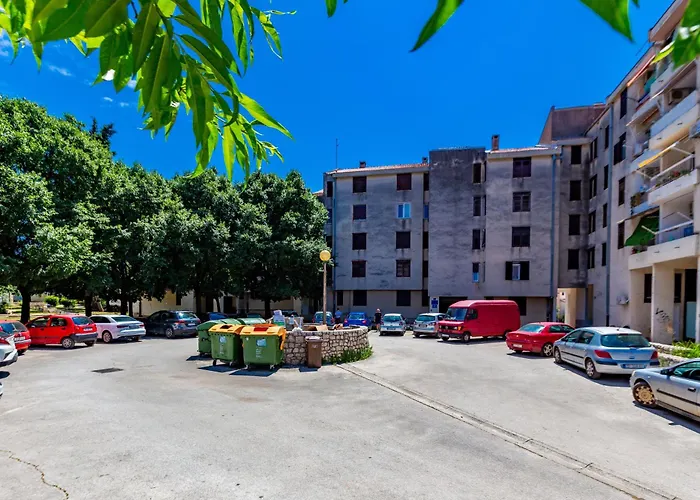 Apolon 2bdr With Balcony *