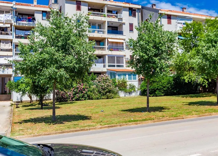 Apolon 2bdr With Balcony