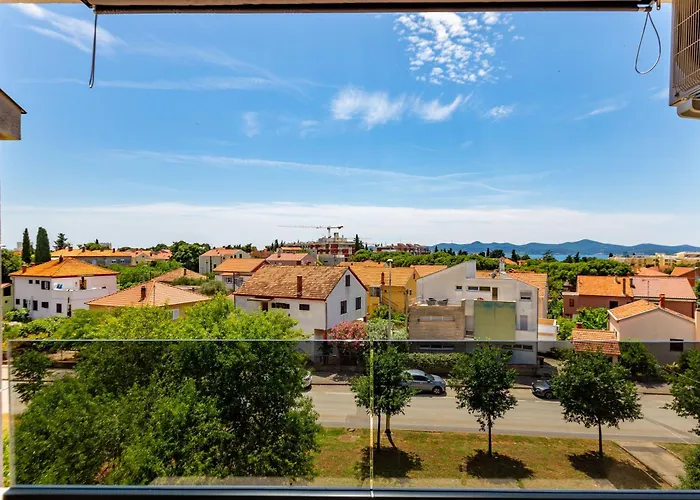 Apolon 2bdr With Balcony * Zára