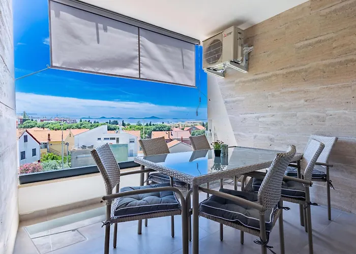 Apolon 2bdr With Balcony Apartman